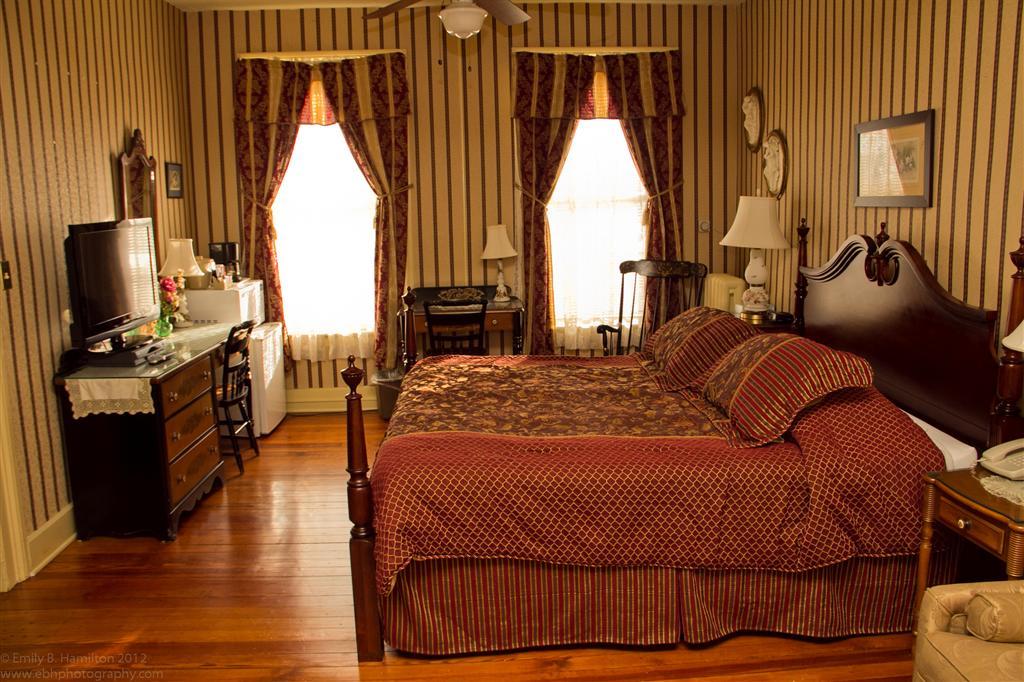The Yankee Pedlar Inn Torrington Habitación foto