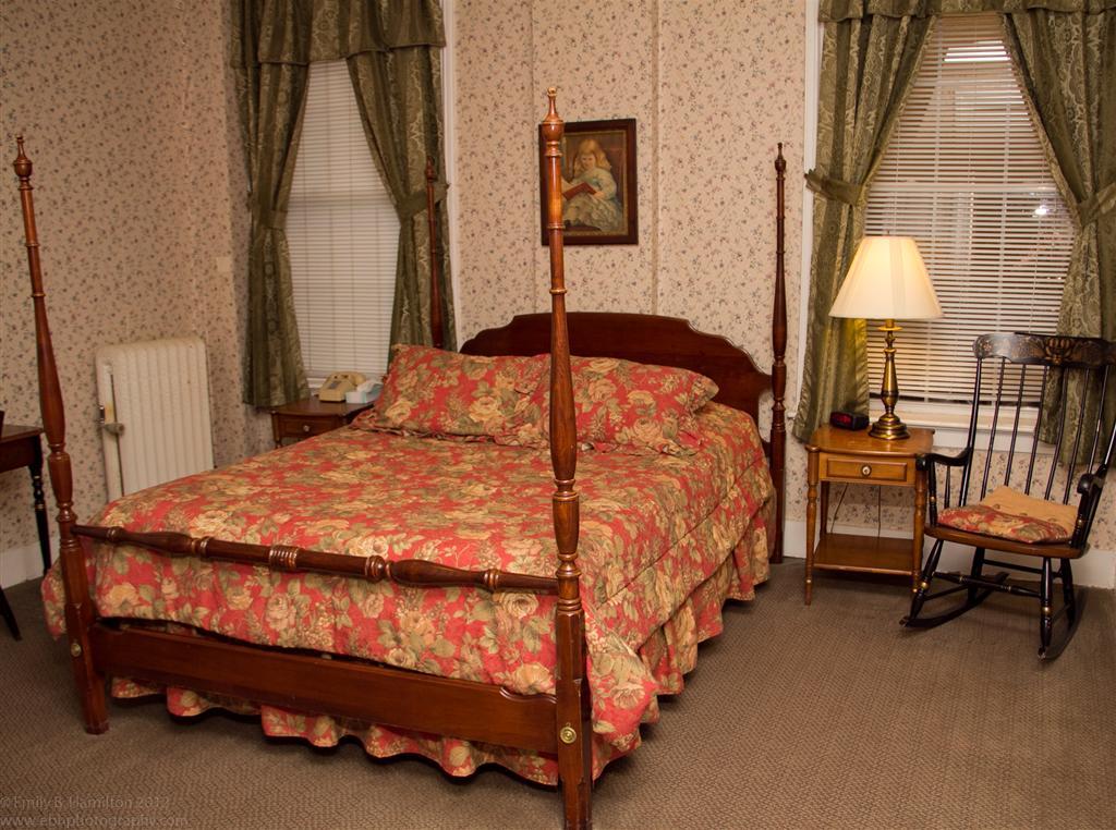 The Yankee Pedlar Inn Torrington Habitación foto